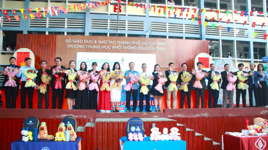 Chương trình tư vấn hướng nghiệp “Hiểu mình – Hiểu nghề – Sáng tương lai” chính thức khai mạc.