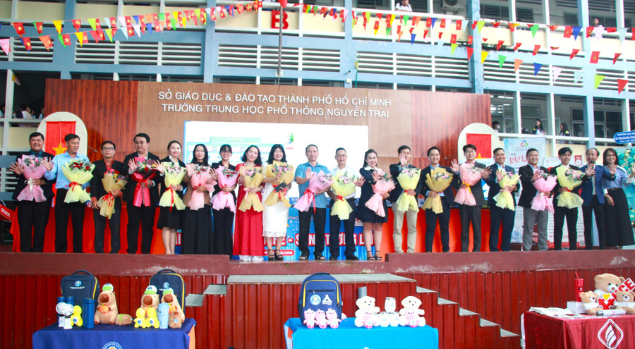 Chương trình tư vấn hướng nghiệp “Hiểu mình – Hiểu nghề – Sáng tương lai” chính thức khai mạc.
